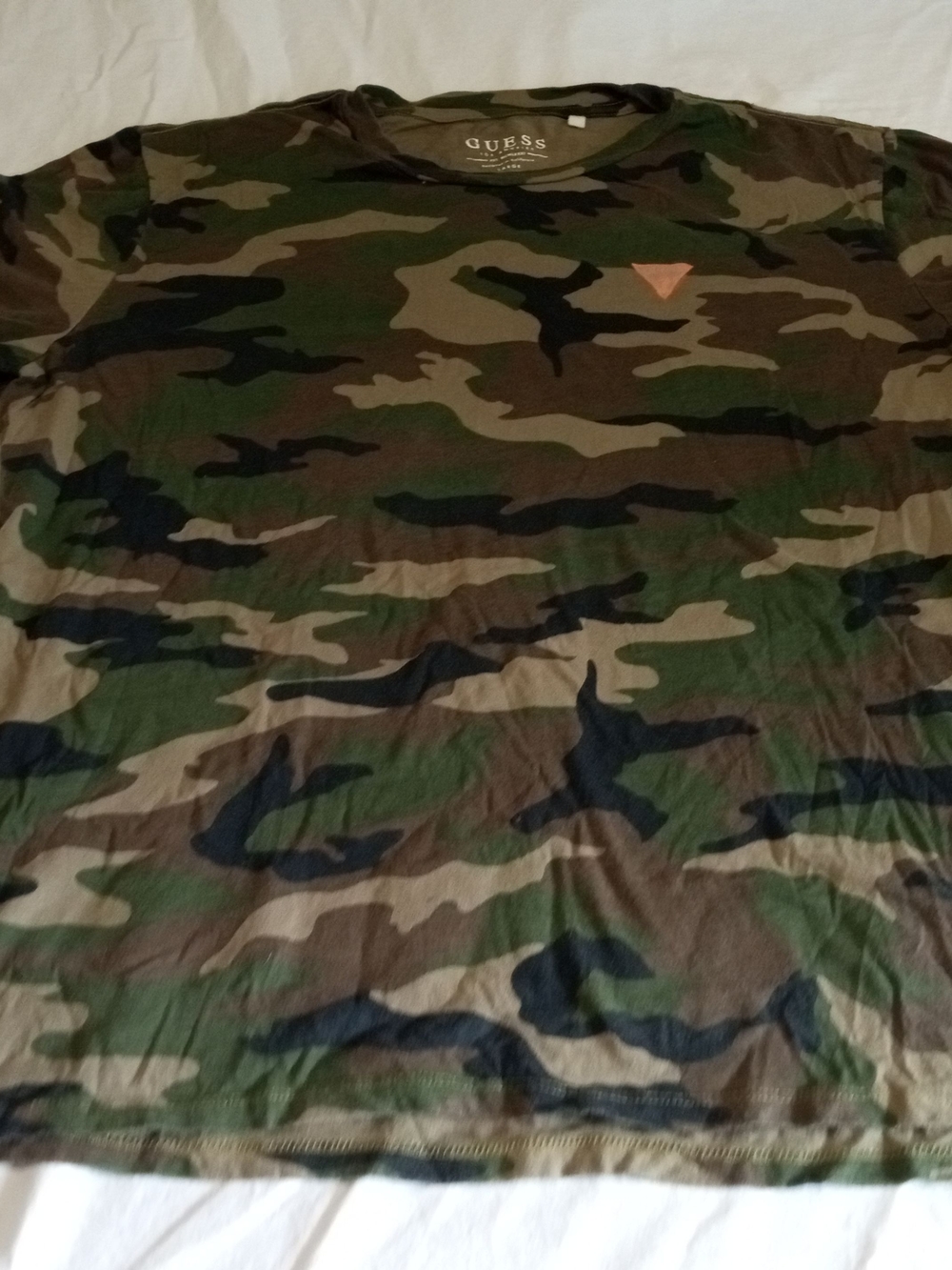 GUESS Men’s Green and Brown Camo Short-Sleeve Tee